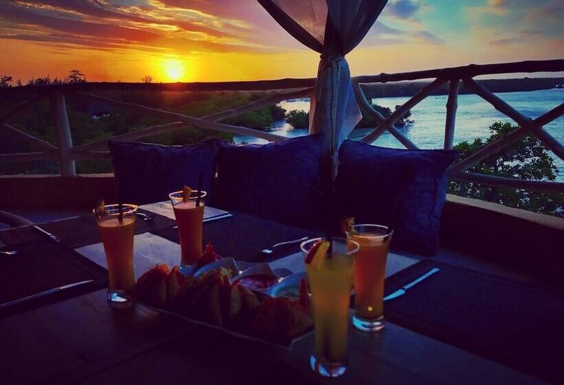 هتل Rock And Sea Resort