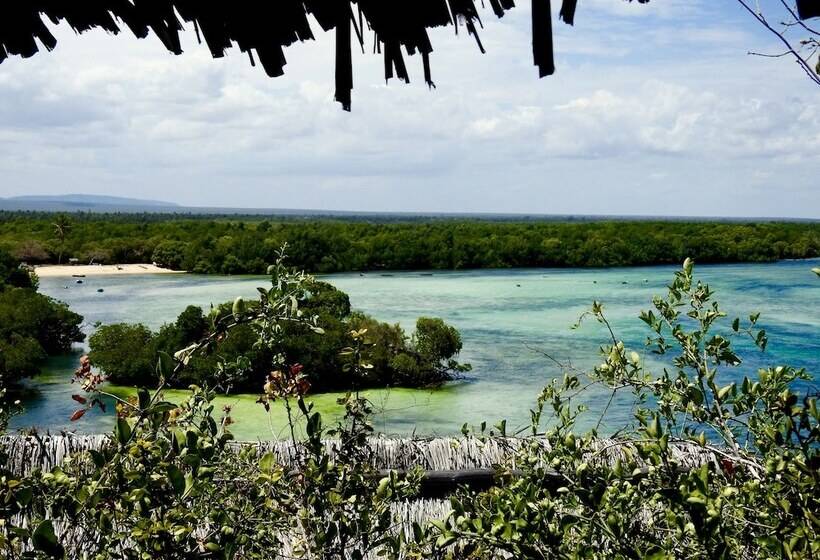 هتل Rock And Sea Resort