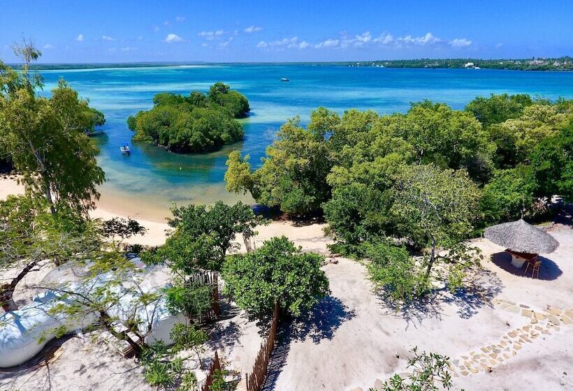 هتل Rock And Sea Resort