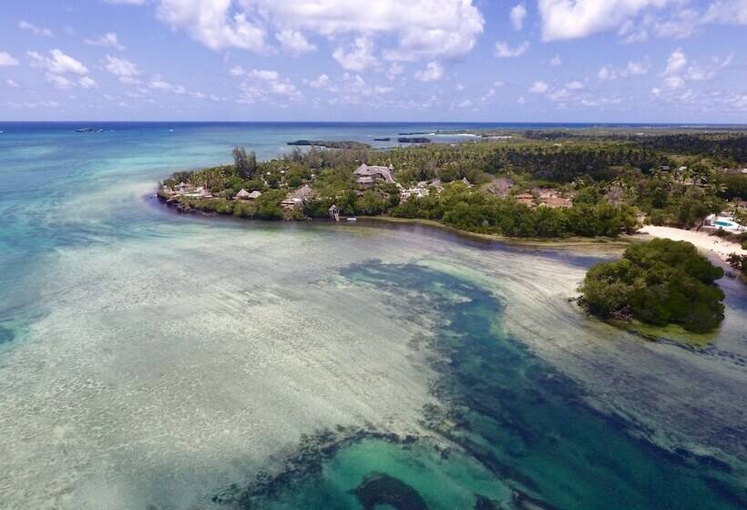 هتل Rock And Sea Resort