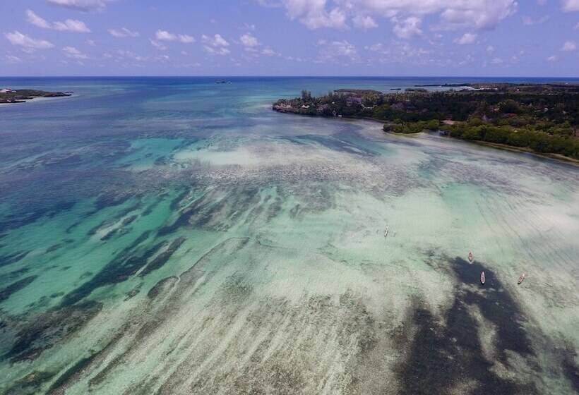 هتل Rock And Sea Resort