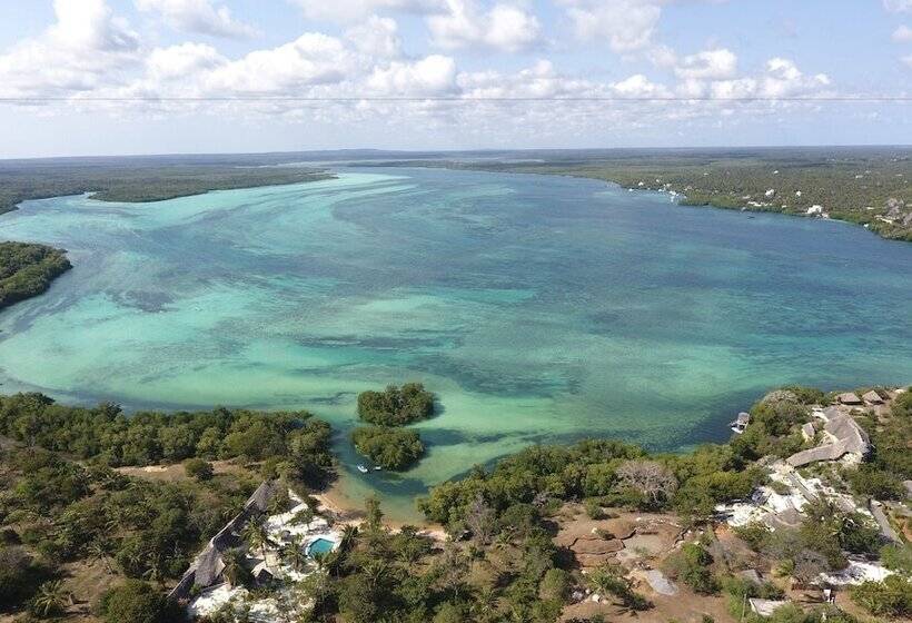 هتل Rock And Sea Resort