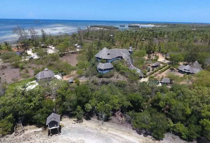 هتل Rock And Sea Resort