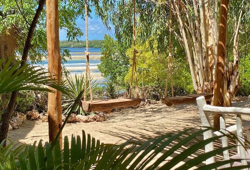 هتل Rock And Sea Resort