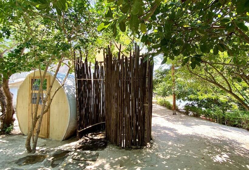 هتل Rock And Sea Resort