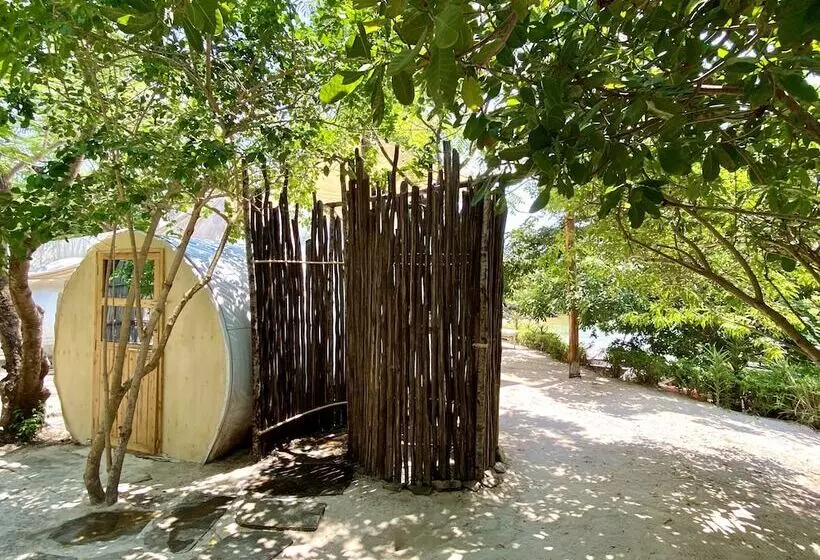 هتل Rock And Sea Resort
