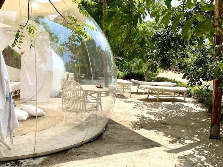 هتل Rock And Sea Resort