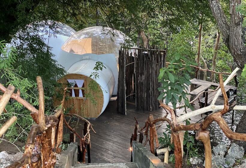 هتل Rock And Sea Resort