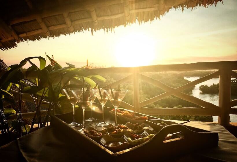 هتل Rock And Sea Resort