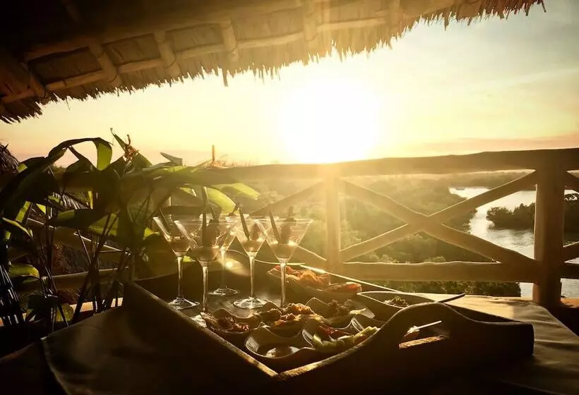 هتل Rock And Sea Resort