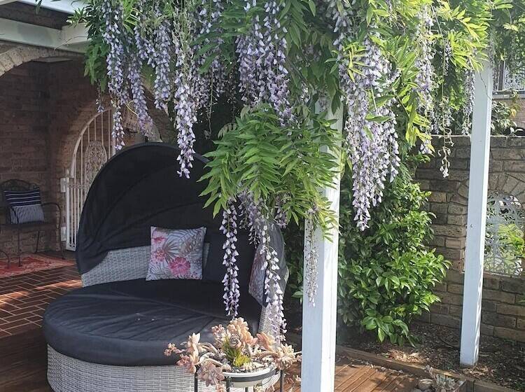 The Sanctuary At Paradise Beach B&b