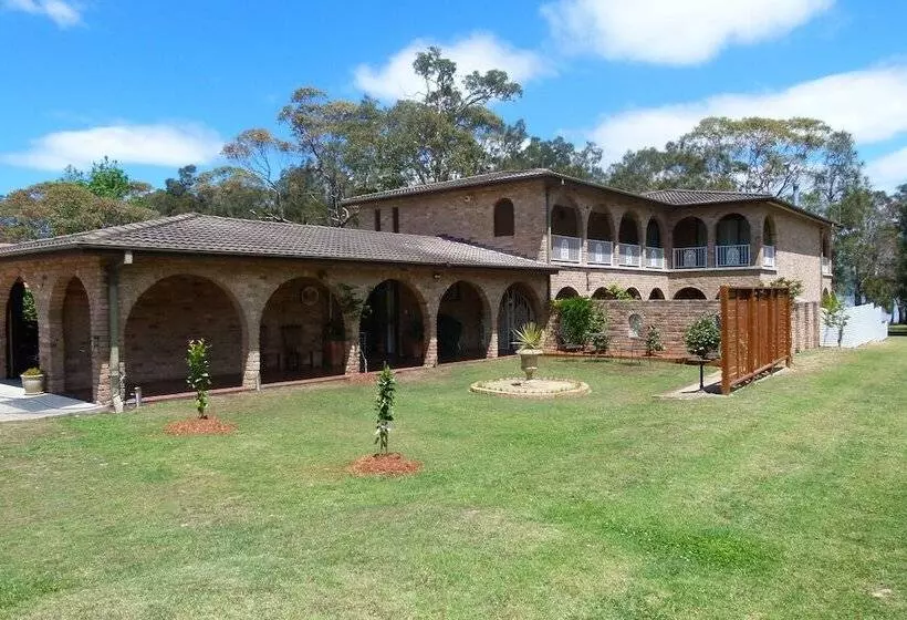 The Sanctuary At Paradise Beach B&b