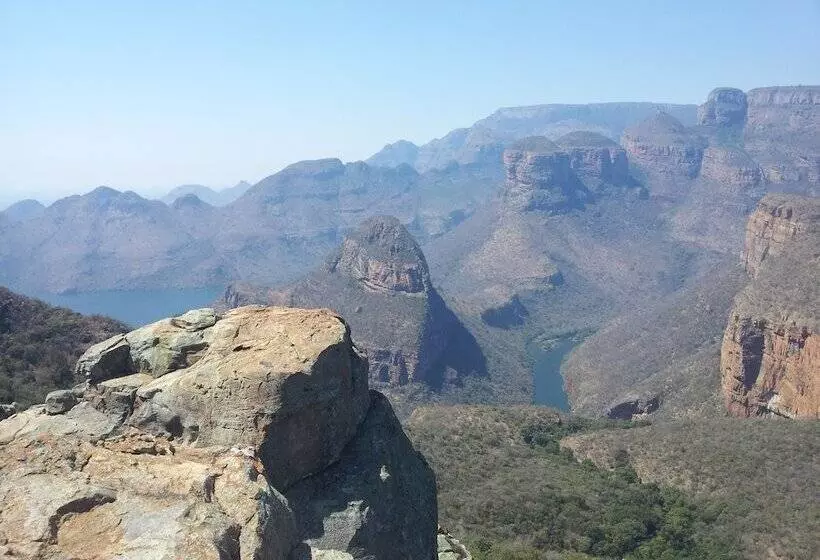 Hotelli Thaba Tsweni Lodge & Safaris