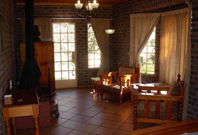 בית מלון כפרי Thaba Tsweni Lodge & Safaris