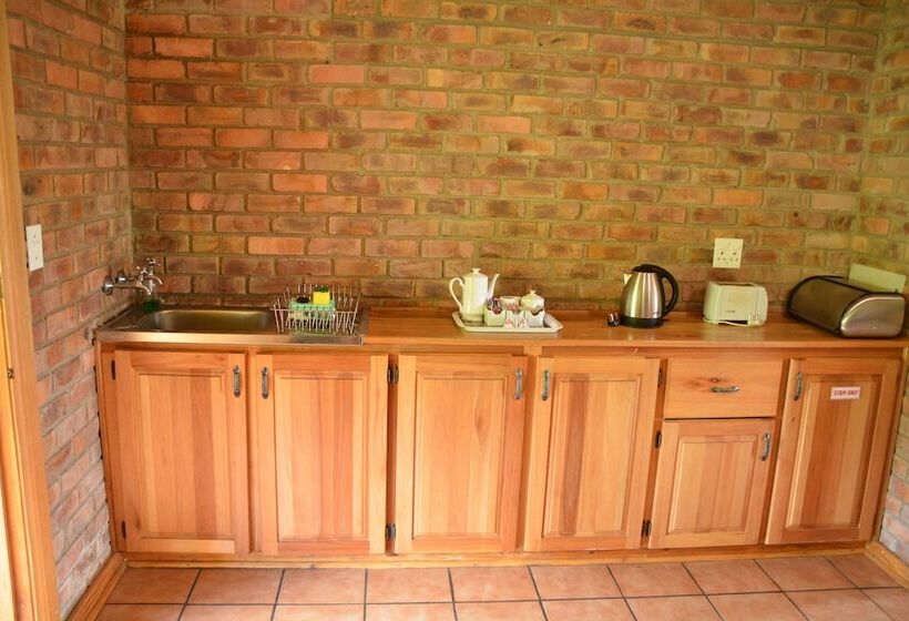 בית מלון כפרי Thaba Tsweni Lodge & Safaris