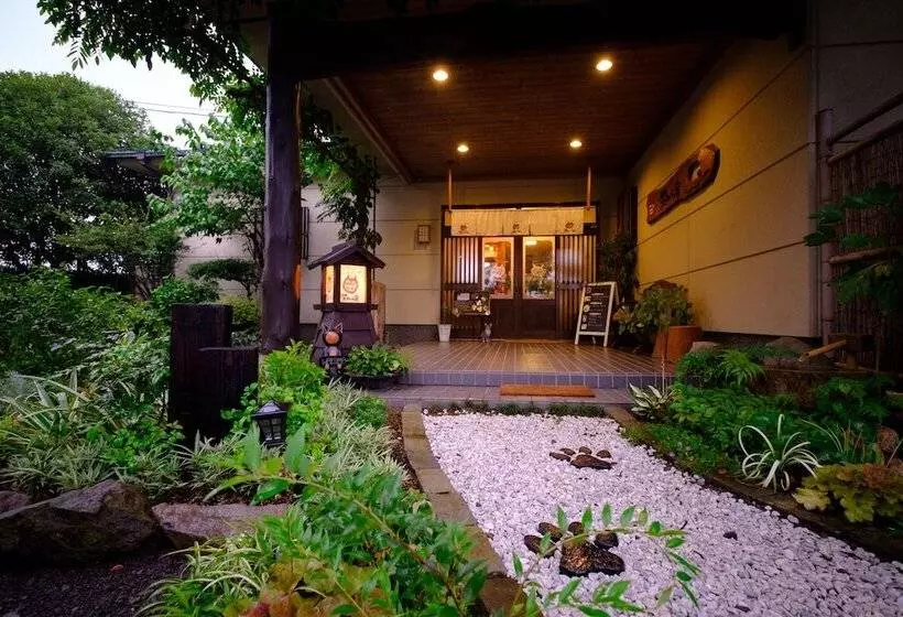 Ryokan Yufuin Waraneko No Yado
