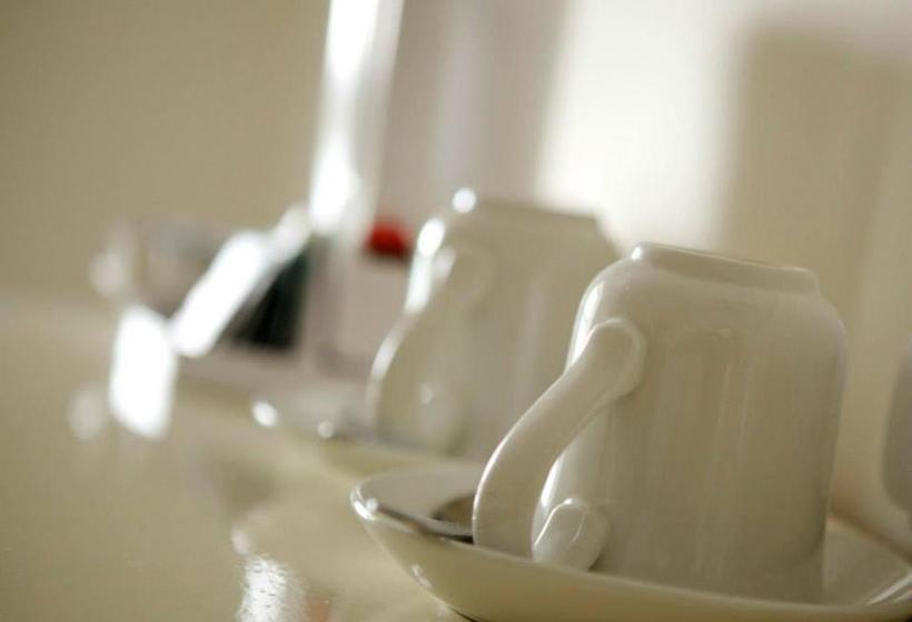 هتل Mcsorleys Bar And Nightclub