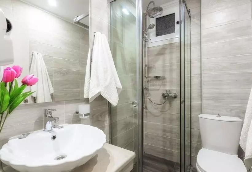Mouria Studios & Apartments