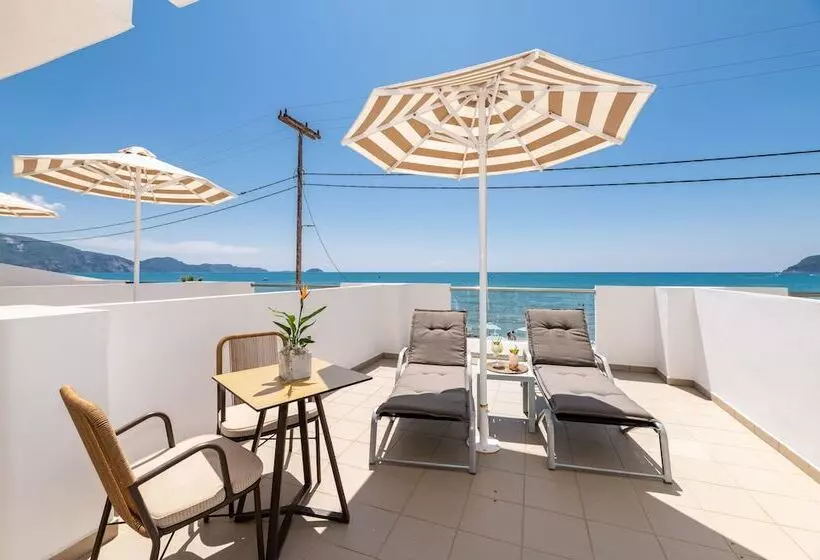 Mouria Studios & Apartments
