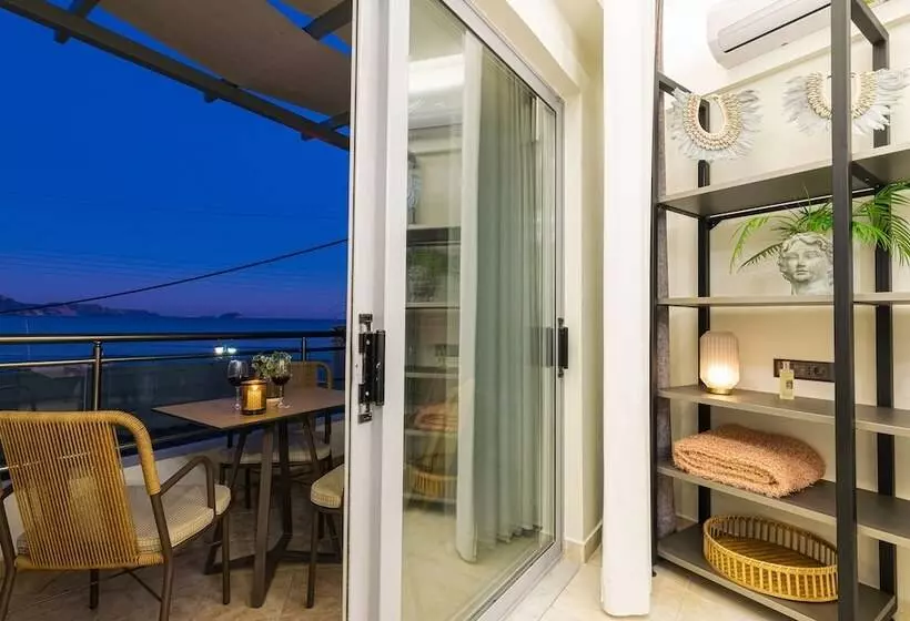 Mouria Studios & Apartments