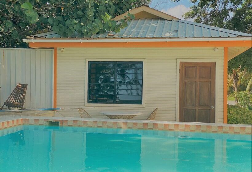 منتجع Maya Beach