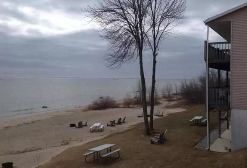 Algoma Beach Motel