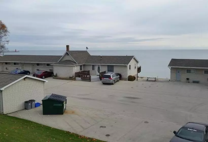 Algoma Beach Motel