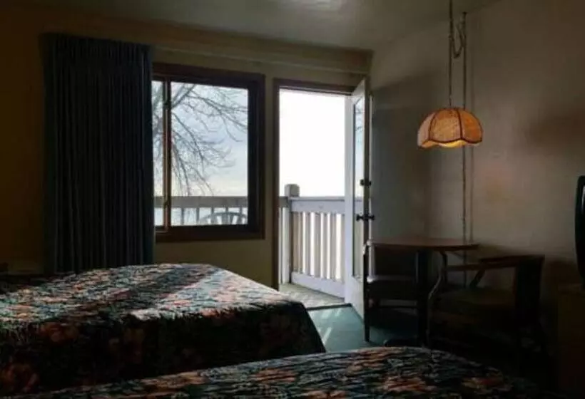 Algoma Beach Motel
