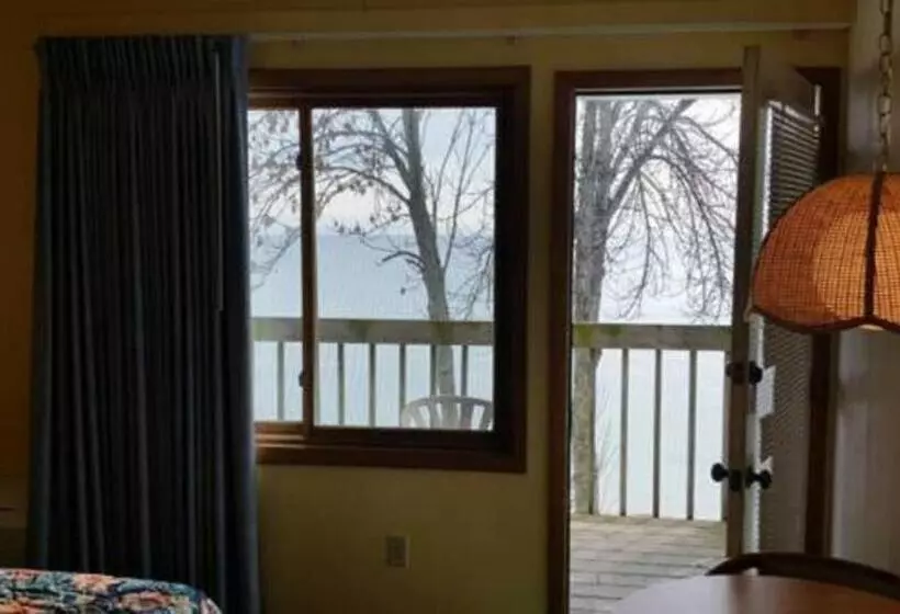 Algoma Beach Motel