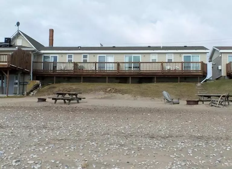 Algoma Beach Motel