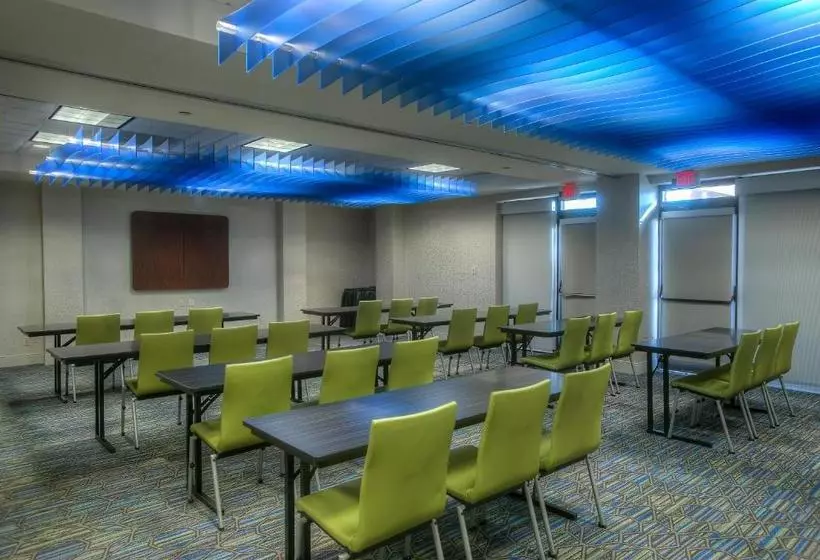 هتل Holiday Inn Express & Suites Tempe By Ihg