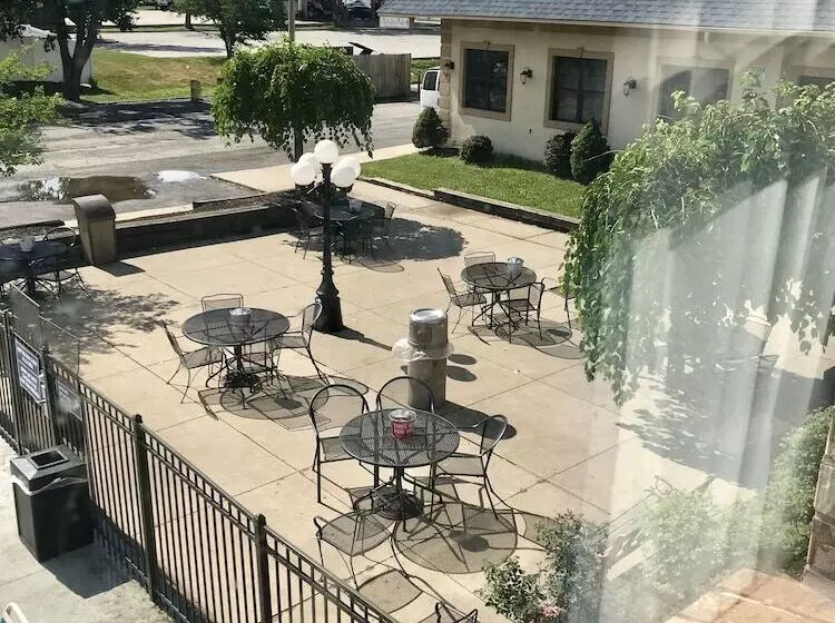 فندق American Inn North Kansas City