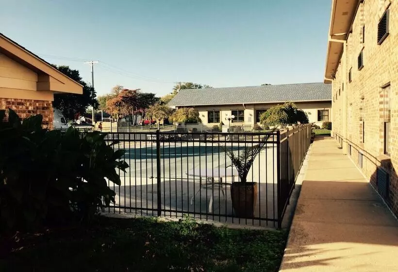 فندق American Inn North Kansas City