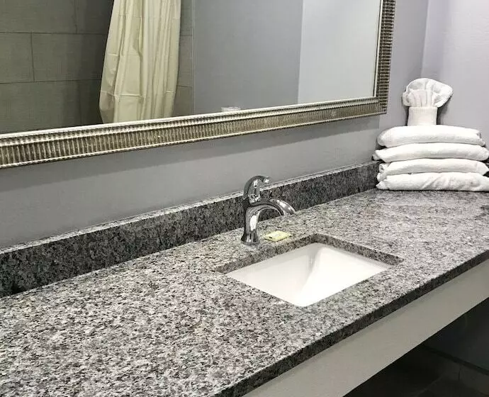 فندق American Inn North Kansas City