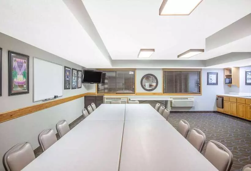 هتل Americinn By Wyndham Clear Lake