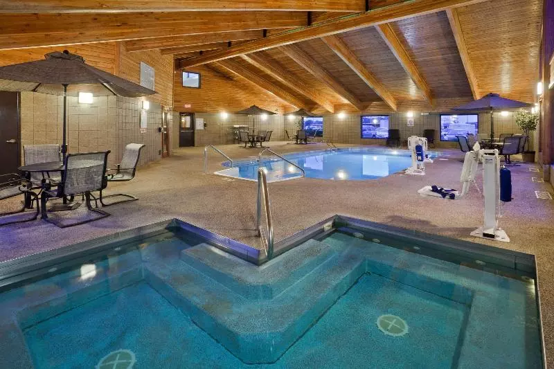 هتل Americinn By Wyndham Mitchell