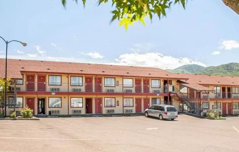 Отель Ashland Valley Inn