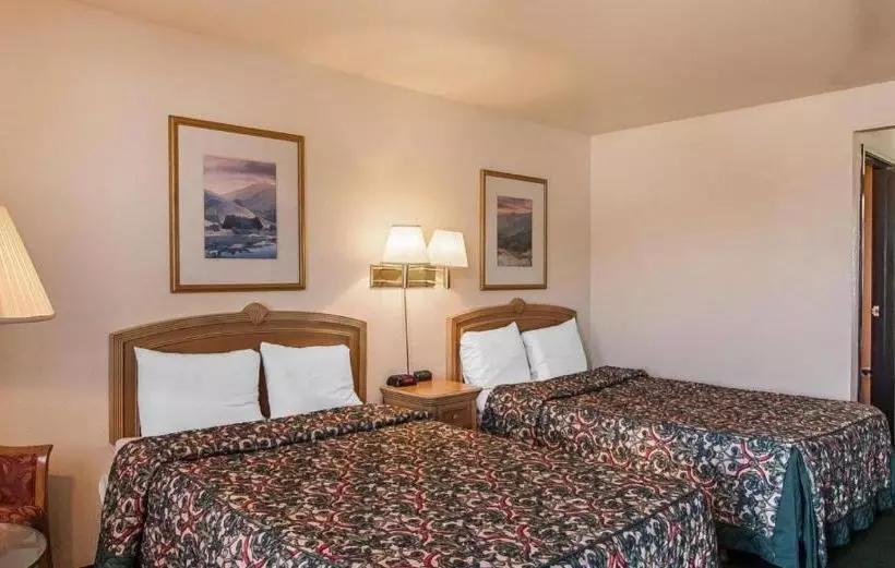 Отель Ashland Valley Inn