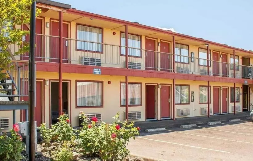 Отель Ashland Valley Inn