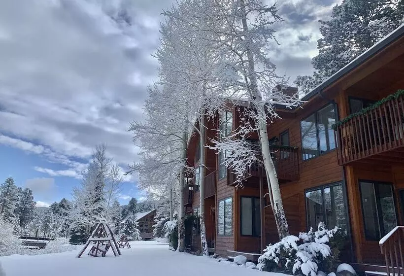 ホテル Aspen Winds On Fall River
