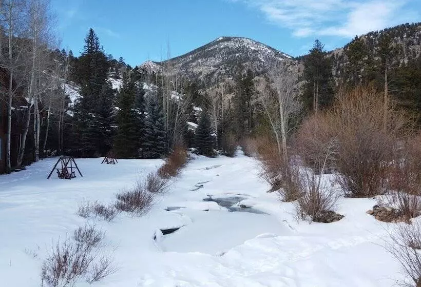 ホテル Aspen Winds On Fall River