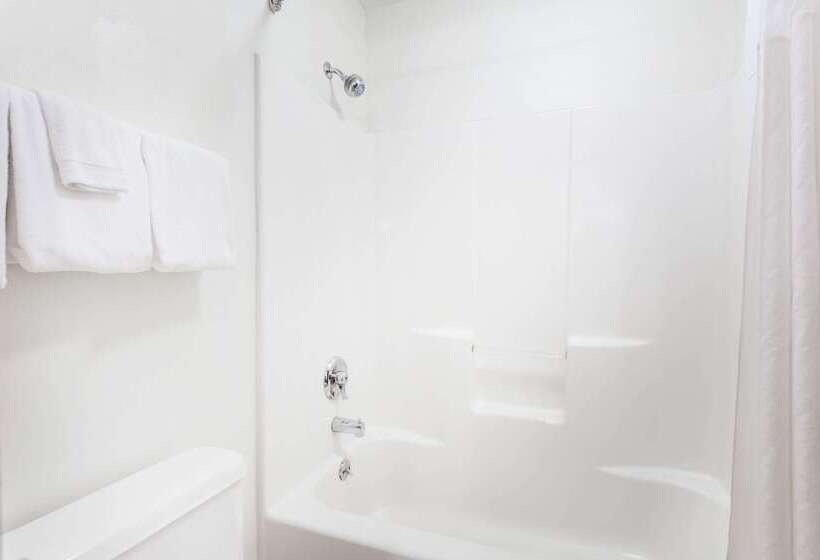 בית מלון כפרי Baymont By Wyndham Lagrange