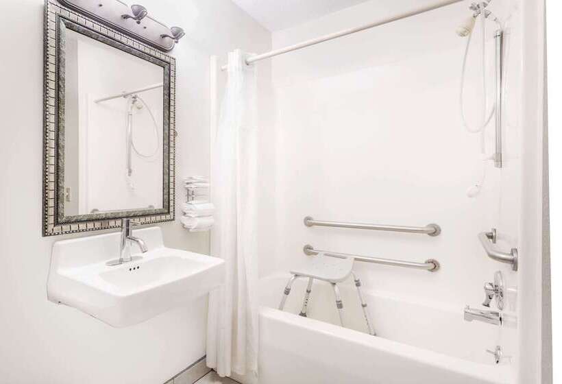 בית מלון כפרי Baymont By Wyndham Lagrange