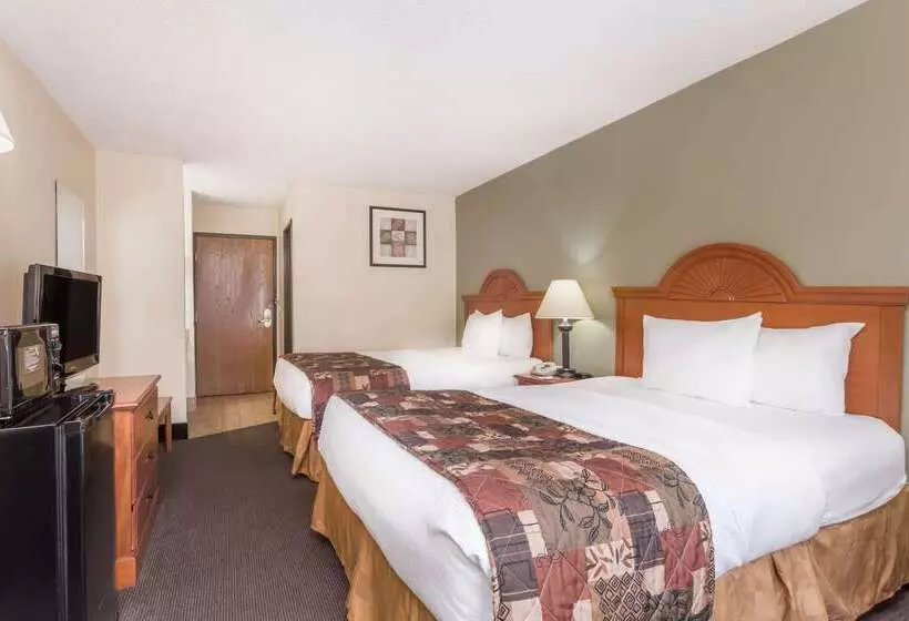 Hotel Baymont By Wyndham Lagrange