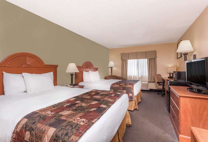 בית מלון כפרי Baymont By Wyndham Lagrange