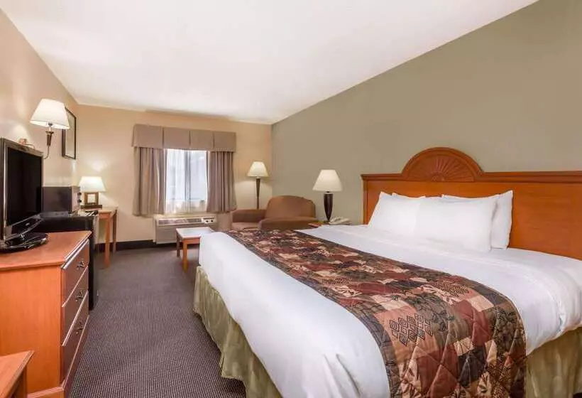 Hotel Baymont By Wyndham Lagrange