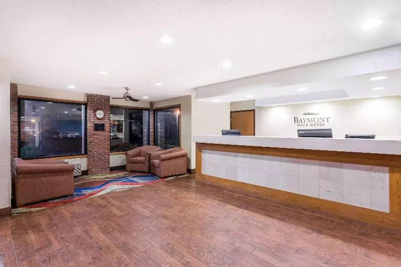 Hotel Baymont By Wyndham Lagrange