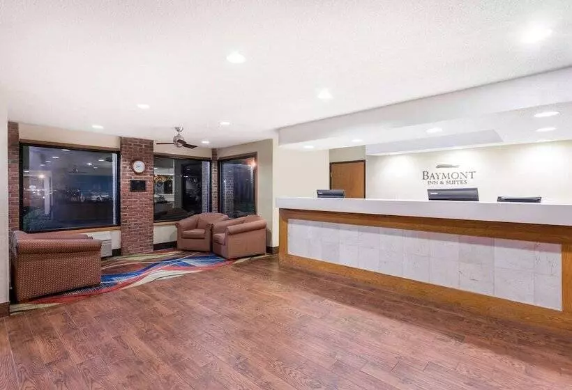 Hotel Baymont By Wyndham Lagrange