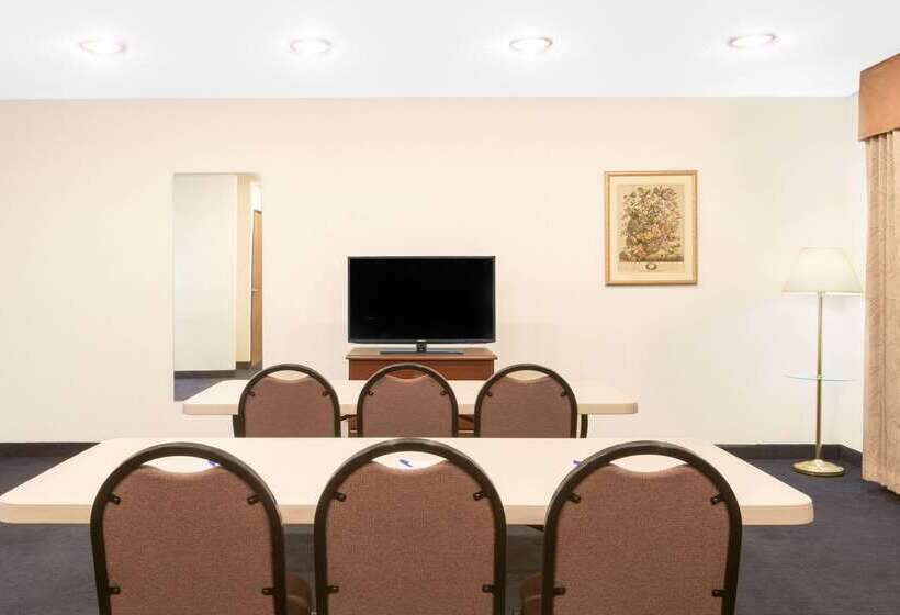 בית מלון כפרי Baymont By Wyndham Zanesville