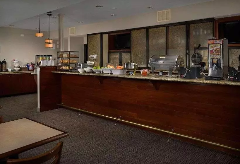 Отель Country Inn & Suites By Radisson, Portland International Airport, Or